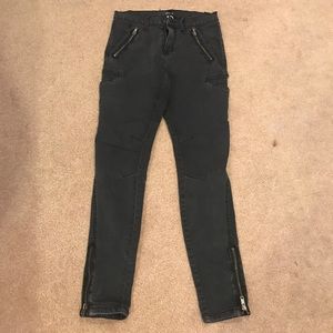 LIKE NEW URBAN OUTFITTERS jeans with zippers