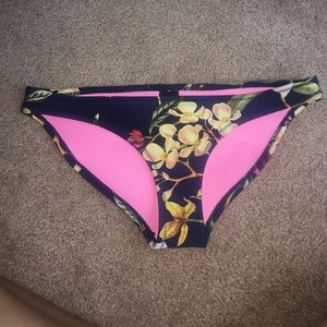 TRIANGL 100% neoprene bikini bottoms NEVER WORN