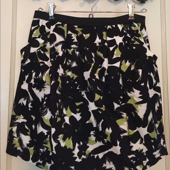 Lily White Dresses & Skirts - Lily White short skirt- size large