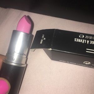 Rare. LE MAC lipstick in ROSE LILY