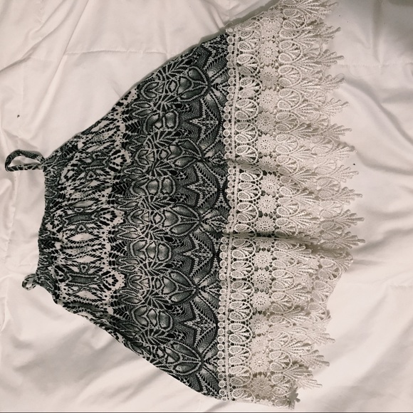 Patterned Halter Top - Picture 3 of 3