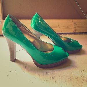 Green open toe pumps