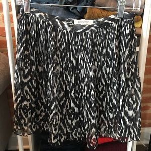 Patterned pleated mini skirt
