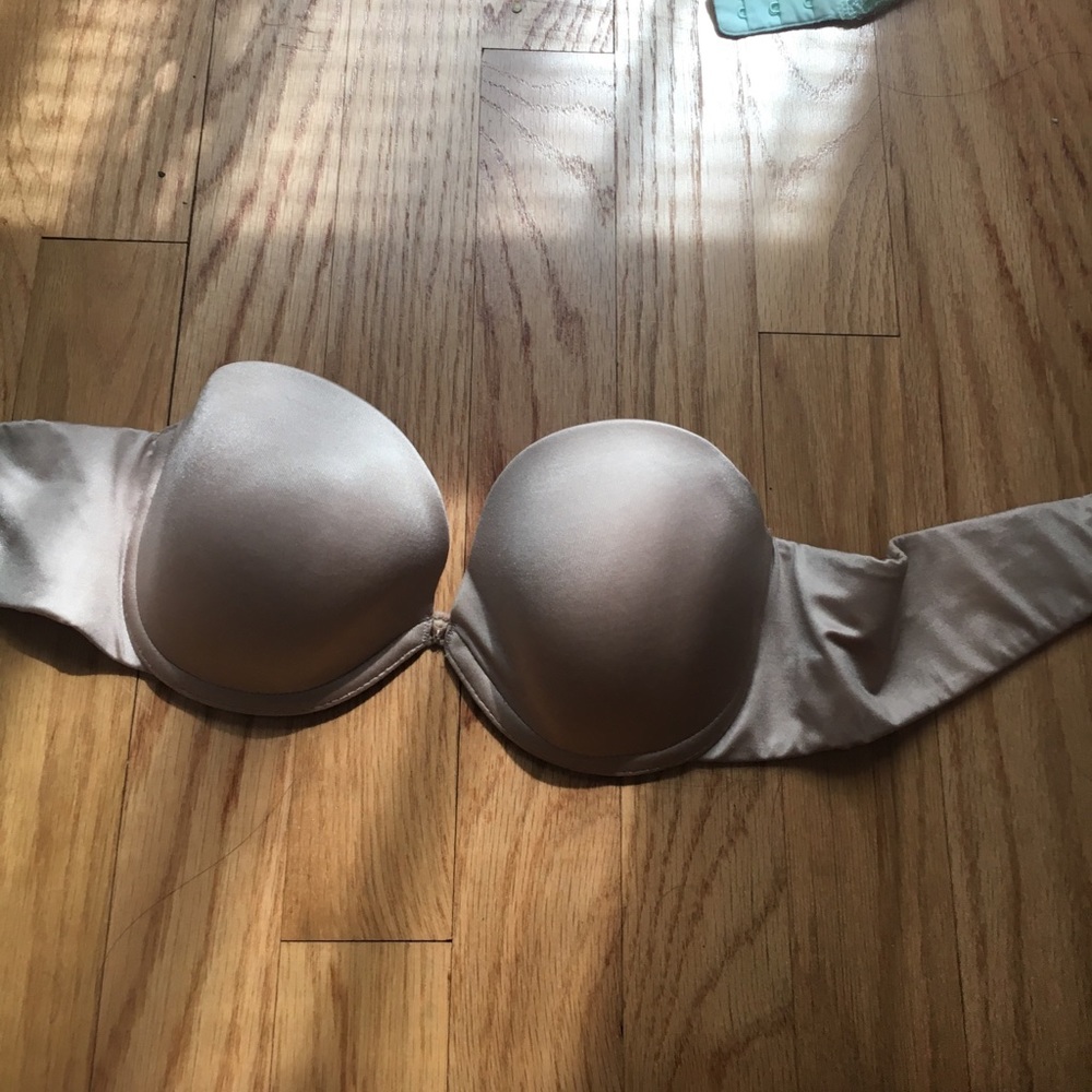 Strapless push-up tan bra
