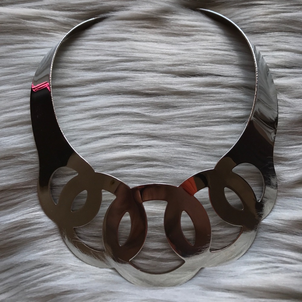 Gorgeous collar necklace