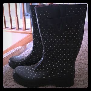 Rubber rain boots