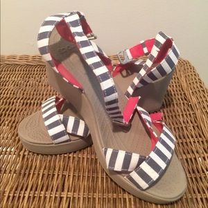 Crocs Size 10 Nautical Style Heels