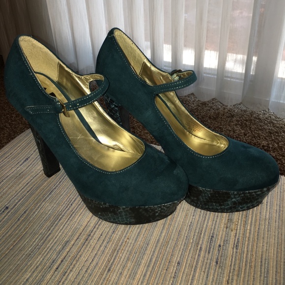 G by Guess platform heels! - Picture 3 of 3