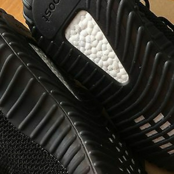 Adidas Yeezy 350 Boost V2 "Black/Copper - Picture 4 of 8
