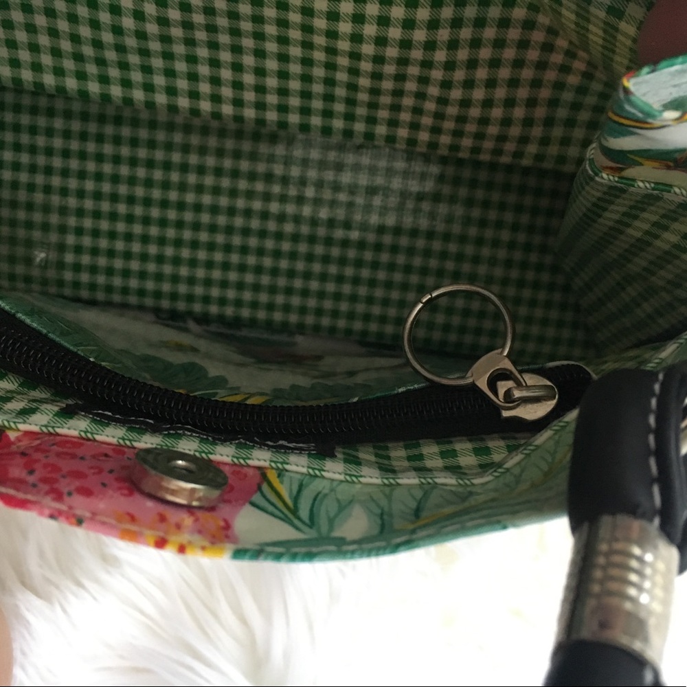 Flee Bag Mini In Strawberry Print - Picture 4 of 5