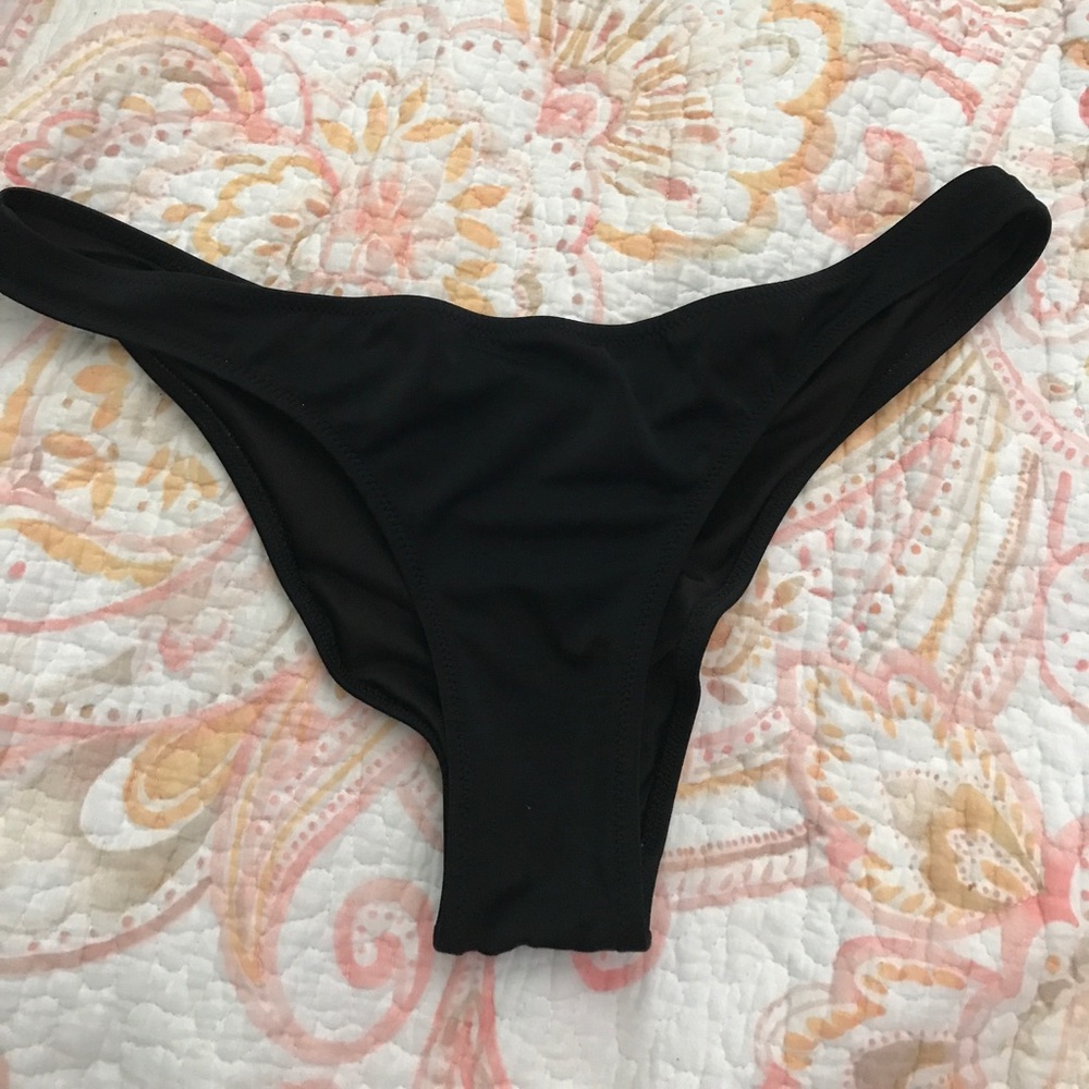 Victoria's Secret Itsy Black bottoms M