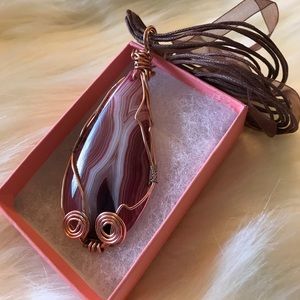 Wire Wrap Ladies Porcelain Stone Necklace.