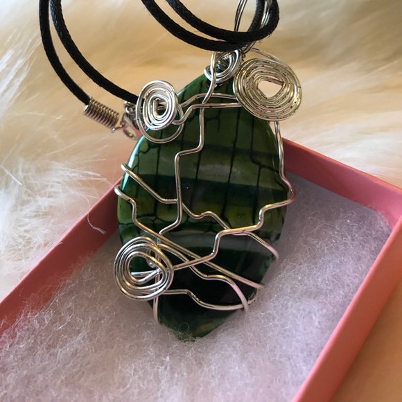 Wire Wrap Ladies Porcelain Stone Necklace - Picture 1 of 3