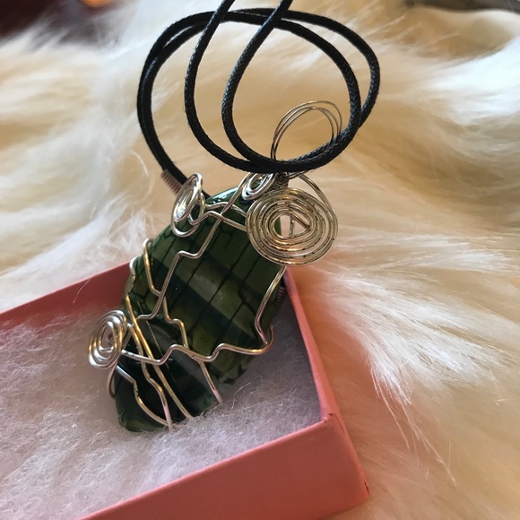 Wire Wrap Ladies Porcelain Stone Necklace - Picture 2 of 3