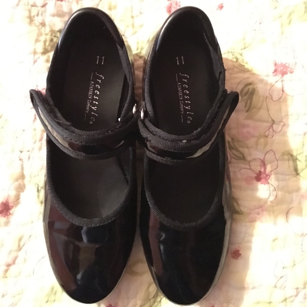 Girls size 11 tap shoes