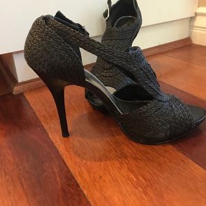 White House Black Market 8.5,3" heels