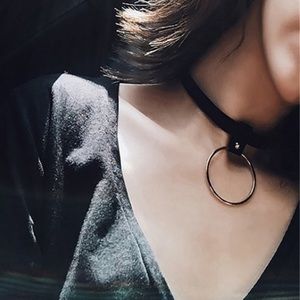 🖤 Black velvet choker with modern silver ring 🖤