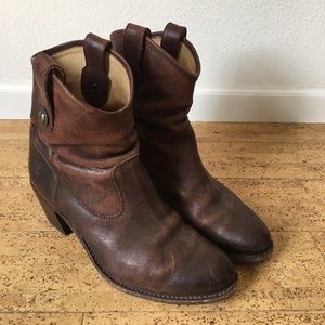 Frye Jackie Button short