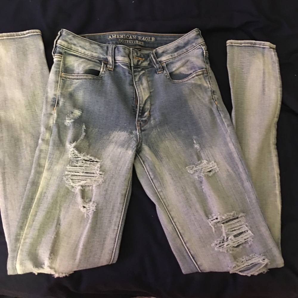 Light Wash Hi-Rise Destroyed Jegging AE