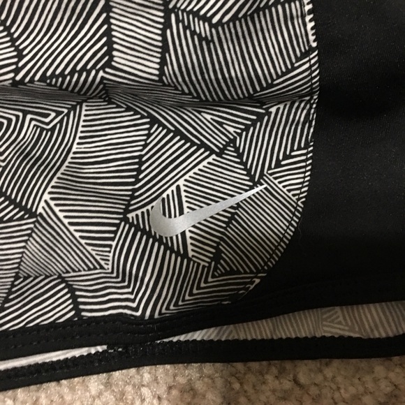 Nike running shorts - Picture 2 of 4