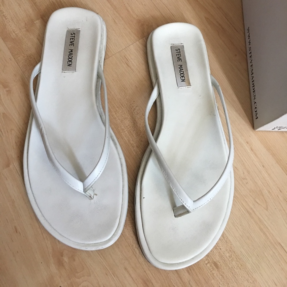 Steve Madden Hepburn white leather thong, size 11