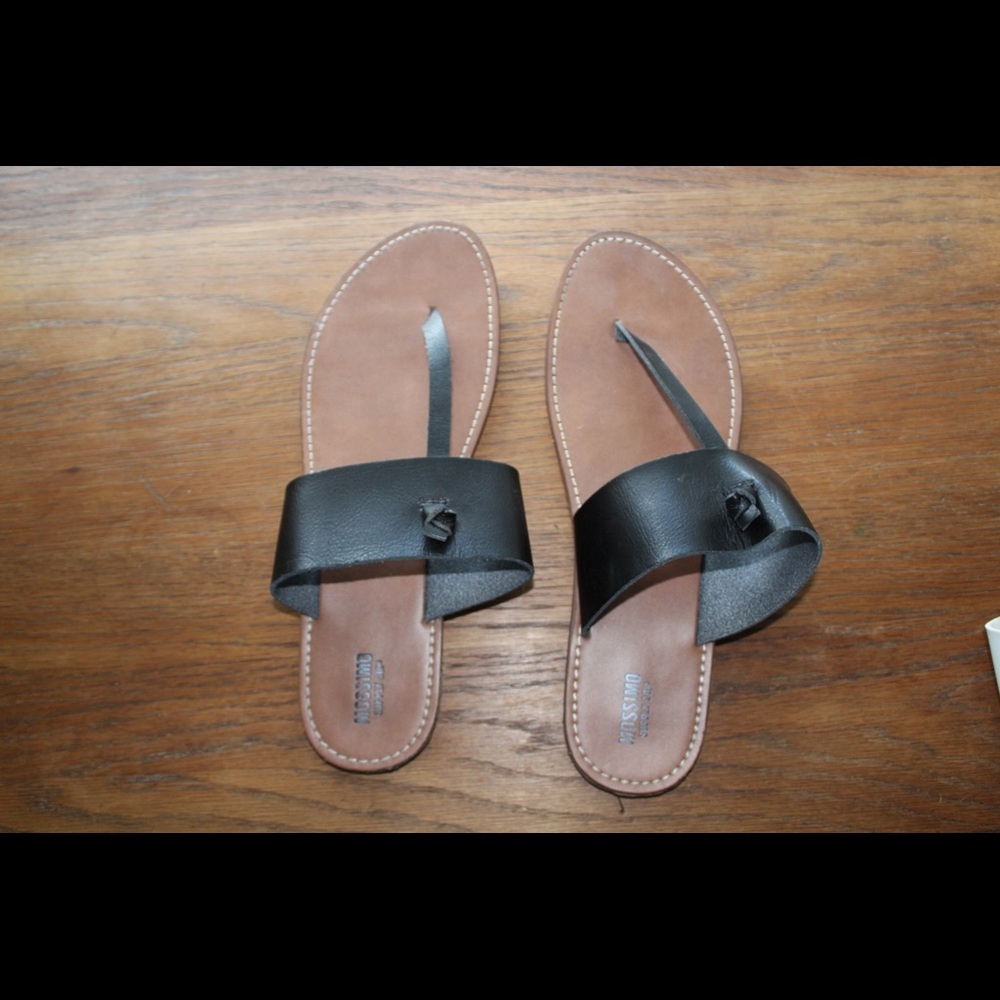 Mossimo black sandals. Size 9.5. EUC