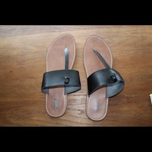 Mossimo black sandals. Size 9.5. EUC