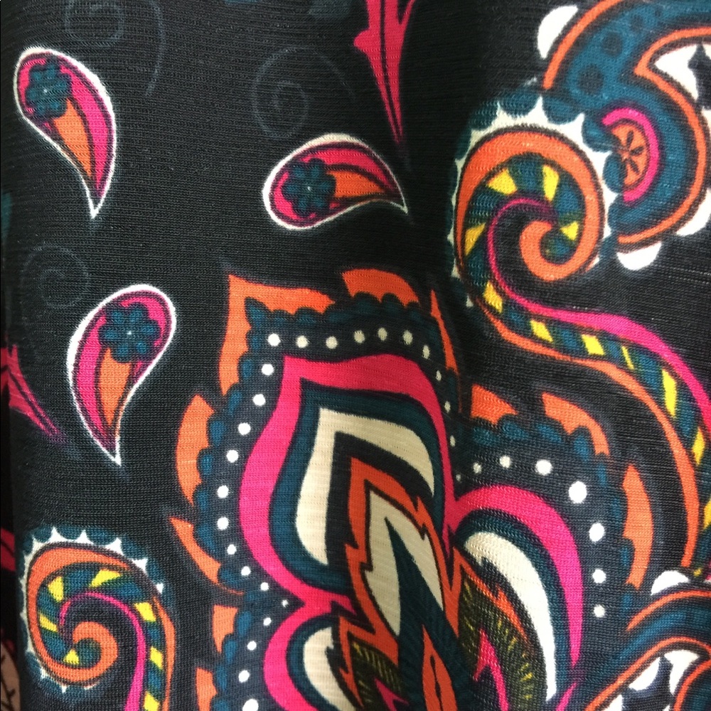 LuLaRoe Lindsey black background