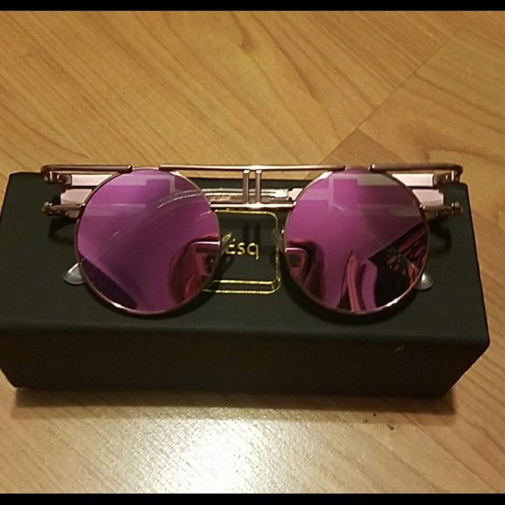 Round steampunk framed sunglasses.