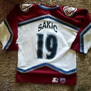 Colorado Avalanche boys S/M Jersey. Joe Sakic