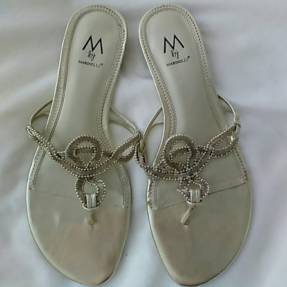 Women's gold sandals - preloved