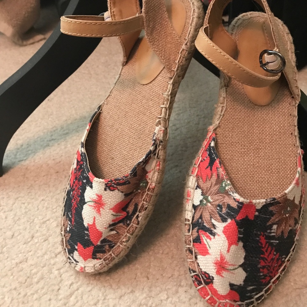 Cutest Shoes!  Dolce by Moxy Sz 8 worn once