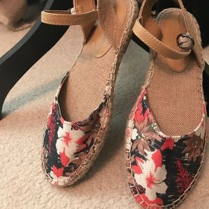 Cutest Shoes!  Dolce by Moxy Sz 8 worn once