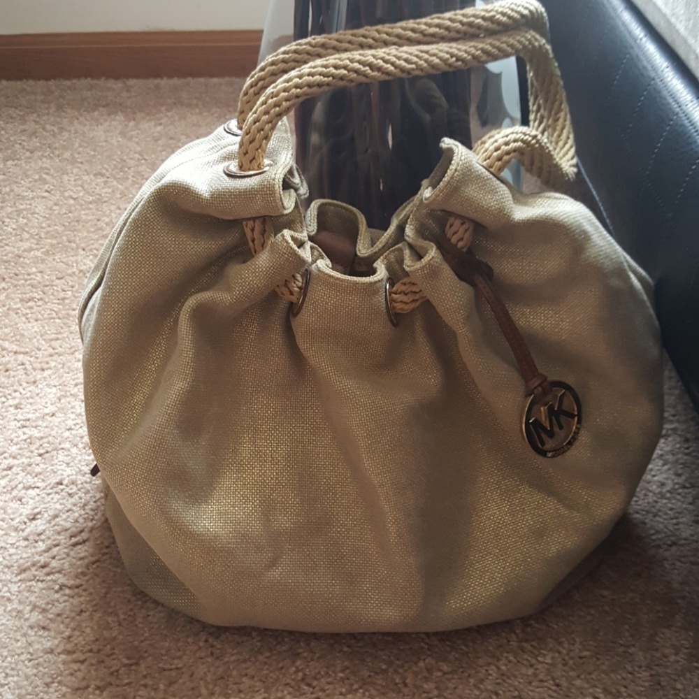 Beautiful every day dump bag.