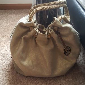 Beautiful every day dump bag.