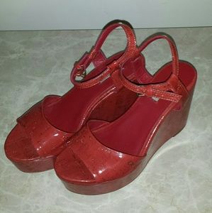 Red Zara platforms