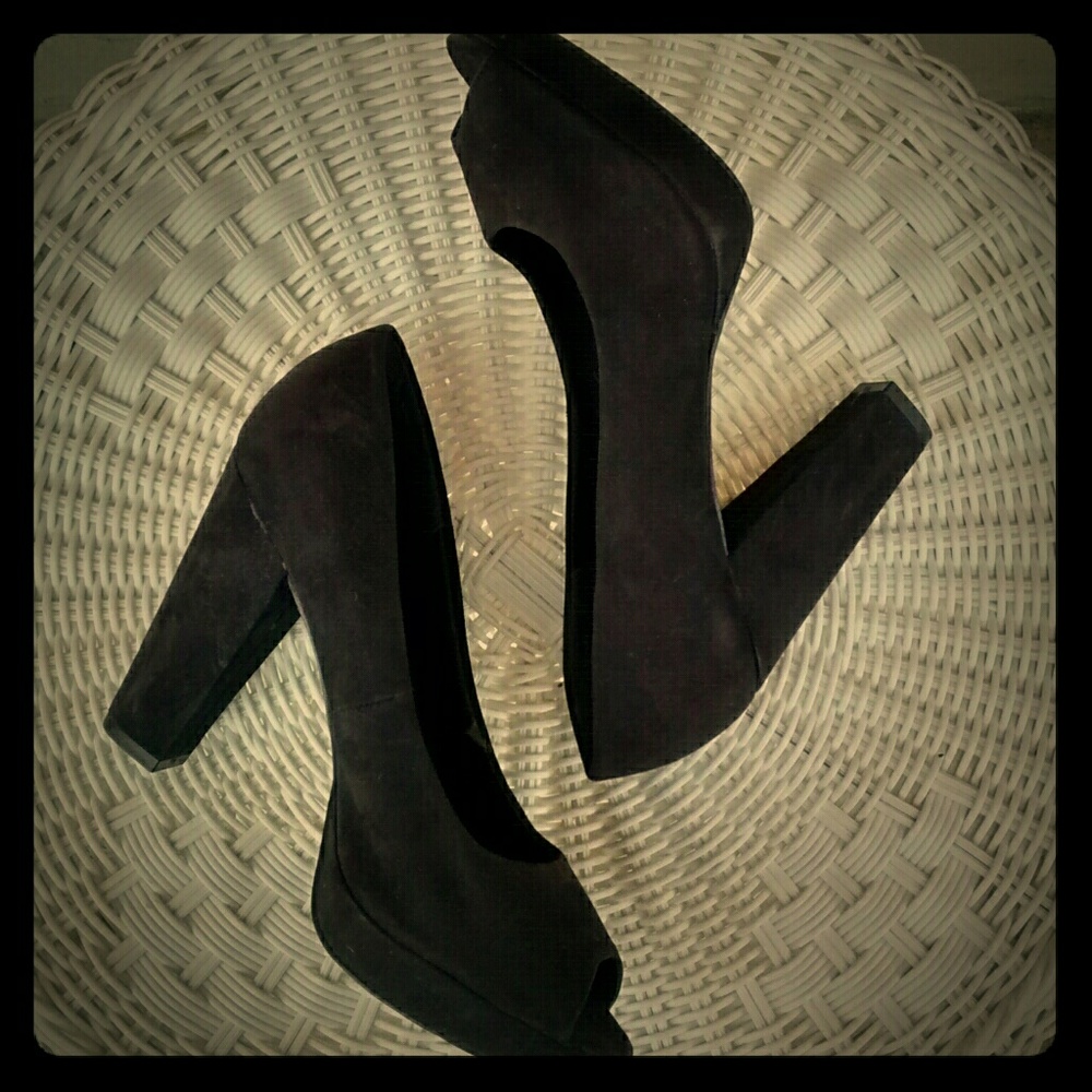 NWOT Black Faux Suede H&M Heels