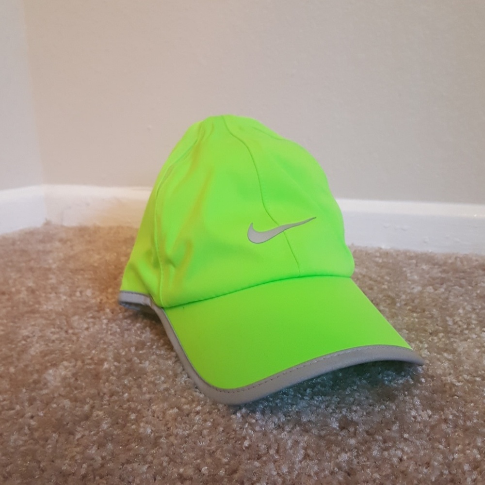 Nike featherlight hat