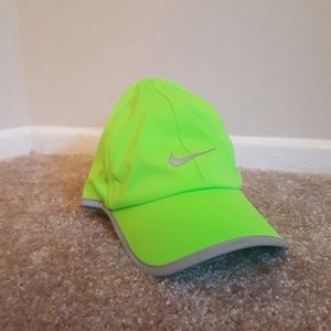 Nike featherlight hat