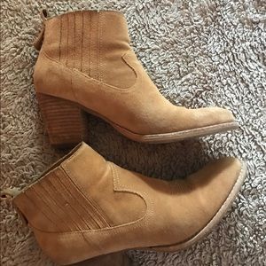 Dolce Vita Suede Ankle Boots : Size 8