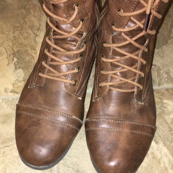 Lace up leather boots - Picture 2 of 5