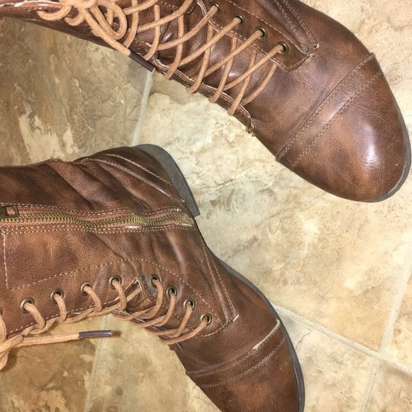 Lace up leather boots - Picture 3 of 5