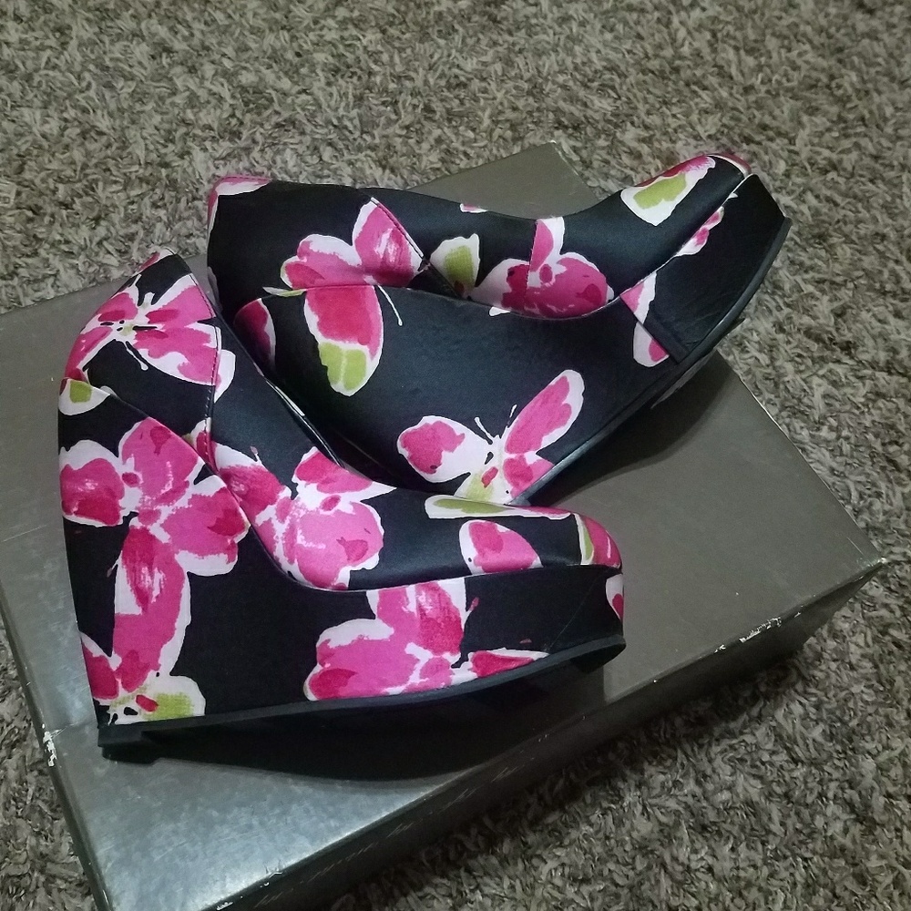 Wedges - Picture 2 of 2