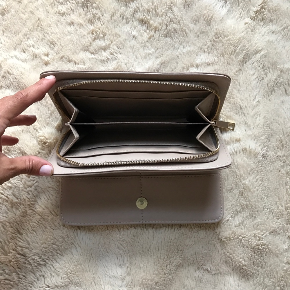 Taupe Accordion Wallet❣️