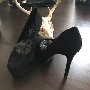 Black Suede Jessica Simpson Pumps
