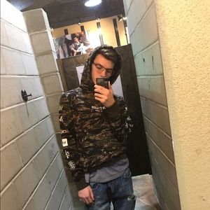 Meet your Posher, Casey