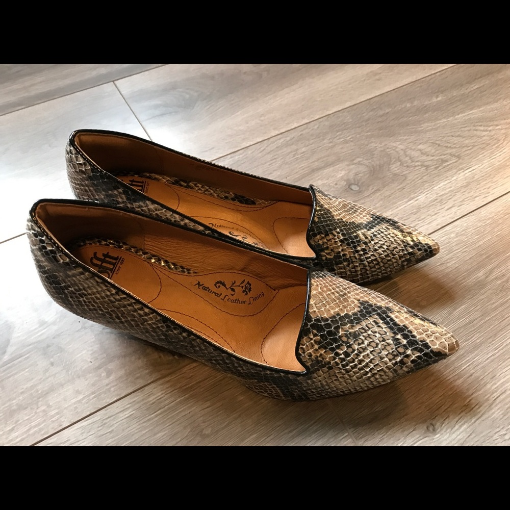 Pointed toe SOFFT heels