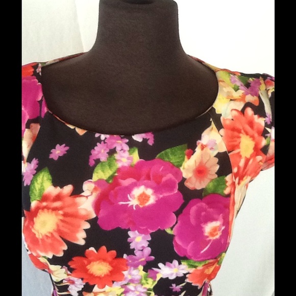 Gabrielle Rocha Dress. - Picture 2 of 5