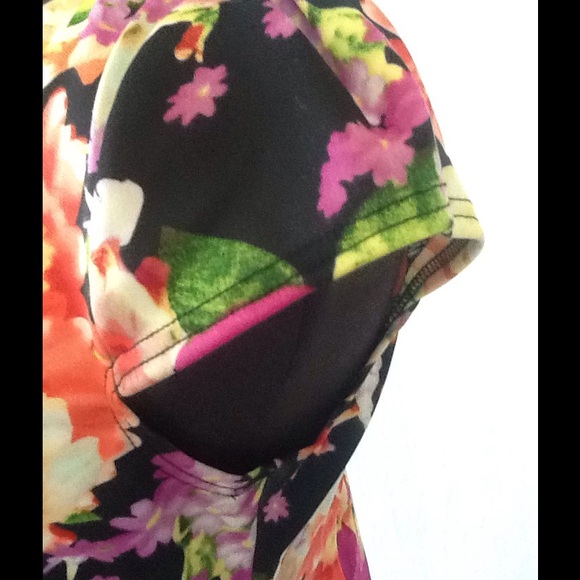 Gabrielle Rocha Dress. - Picture 3 of 5