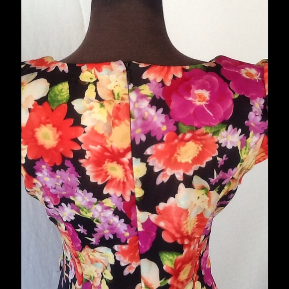 Gabrielle Rocha Dress. - Picture 4 of 5